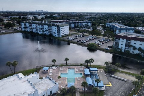Condominio en venta en Lauderhill, Florida, 2 dormitorios, 110.09 m2 № 2245511 - foto 26