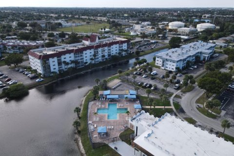 Condominio en venta en Lauderhill, Florida, 2 dormitorios, 110.09 m2 № 2245511 - foto 27