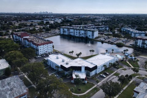 Condominio en venta en Lauderhill, Florida, 2 dormitorios, 110.09 m2 № 2245511 - foto 28