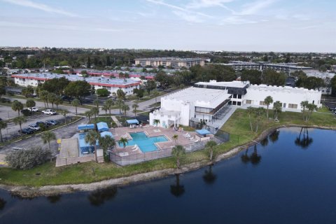 Condominio en venta en Lauderhill, Florida, 2 dormitorios, 110.09 m2 № 2245511 - foto 23