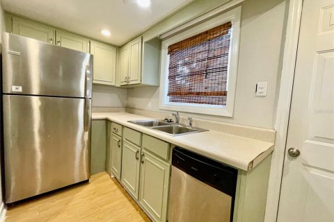 Condo in Tampa, Florida, 2 bedrooms  № 1912991 - photo 5