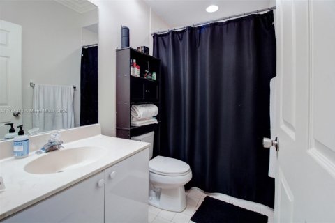 House in Davie, Florida 4 bedrooms, 217.95 sq.m. № 1860083 - photo 9