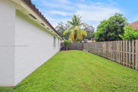 House in Davie, Florida 4 bedrooms, 217.95 sq.m. № 1860083 - photo 19