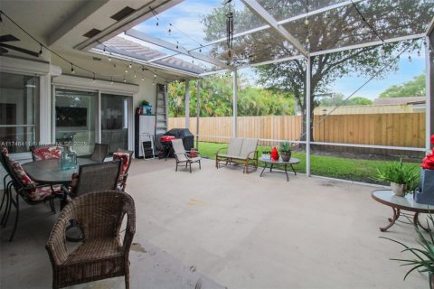 House in Davie, Florida 4 bedrooms, 217.95 sq.m. № 1860083 - photo 22