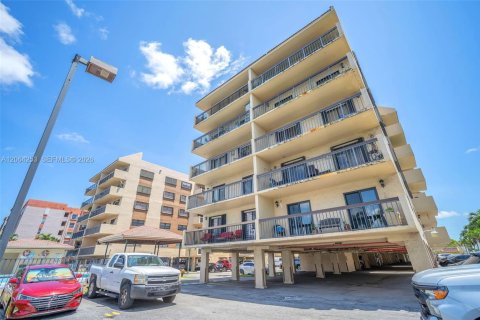Снять в аренду кондоминиум в Майами, Флорида 2 спальни, 78.78м2, № 2279094 - фото 21