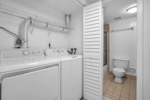 Снять в аренду кондоминиум в Майами, Флорида 2 спальни, 78.78м2, № 2279094 - фото 9