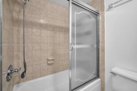 Снять в аренду кондоминиум в Майами, Флорида 2 спальни, 78.78м2, № 2279094 - фото 7