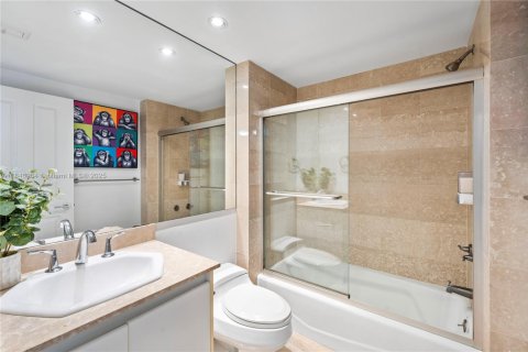 Copropriété à vendre à Miami, Floride: 2 chambres, 157.93 m2 № 1857059 - photo 18