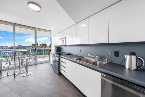 Copropriété à vendre à Miami, Floride: 2 chambres, 157.93 m2 № 1857059 - photo 16