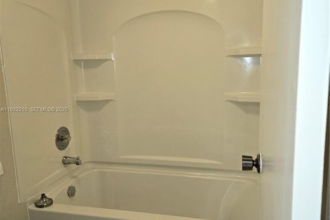 Adosado en alquiler en Miami, Florida, 3 dormitorios, 167.22 m2 № 1990042 - foto 15