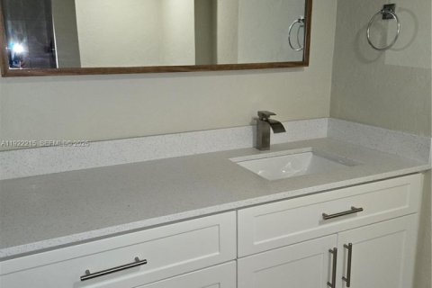 Adosado en alquiler en Miami, Florida, 3 dormitorios, 167.22 m2 № 1990042 - foto 11