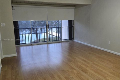 Adosado en alquiler en Miami, Florida, 3 dormitorios, 167.22 m2 № 1990042 - foto 4