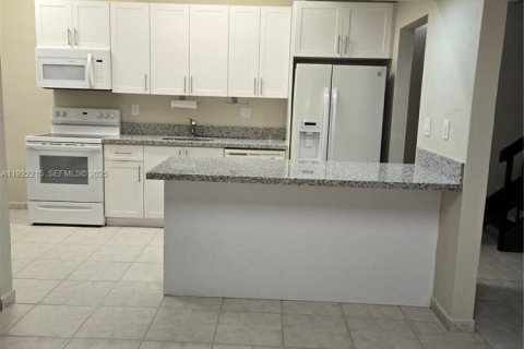 Adosado en alquiler en Miami, Florida, 3 dormitorios, 167.22 m2 № 1990042 - foto 12