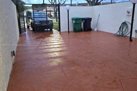 Touwnhouse à louer à Miami, Floride: 3 chambres, 167.22 m2 № 1990042 - photo 18