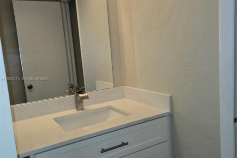 Adosado en alquiler en Miami, Florida, 3 dormitorios, 167.22 m2 № 1990042 - foto 13