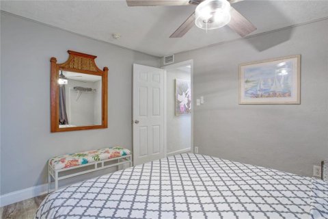 House in New Port Richey, Florida 4 bedrooms, 118.17 sq.m. № 1368241 - photo 19