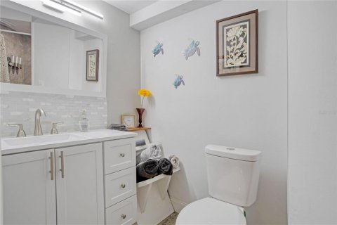 House in New Port Richey, Florida 4 bedrooms, 118.17 sq.m. № 1368241 - photo 24