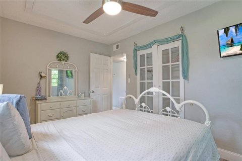 House in New Port Richey, Florida 4 bedrooms, 118.17 sq.m. № 1368241 - photo 8