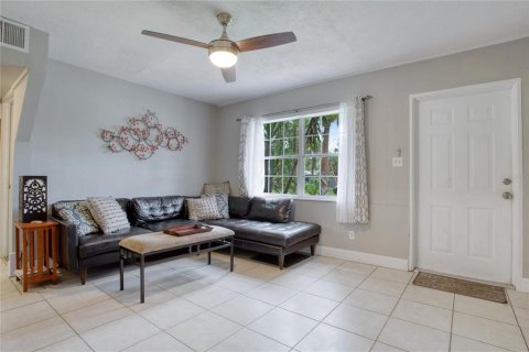 House in New Port Richey, Florida 4 bedrooms, 118.17 sq.m. № 1368241 - photo 10