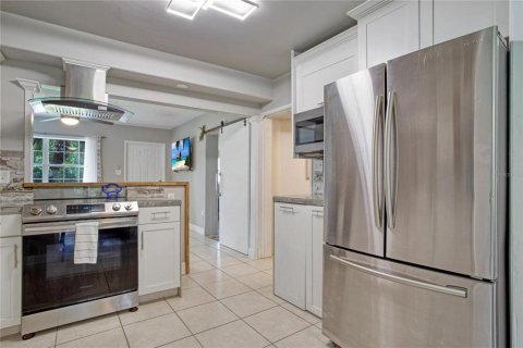 House in New Port Richey, Florida 4 bedrooms, 118.17 sq.m. № 1368241 - photo 14