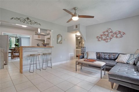 House in New Port Richey, Florida 4 bedrooms, 118.17 sq.m. № 1368241 - photo 11