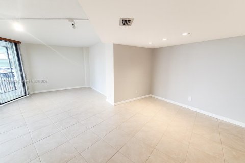 Condo in Aventura, Florida, 2 bedrooms  № 1953133 - photo 7