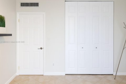 Condo in Aventura, Florida, 2 bedrooms  № 1953133 - photo 21