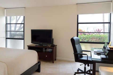 Condo in Aventura, Florida, 2 bedrooms  № 1953133 - photo 13