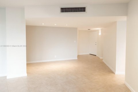 Condo in Aventura, Florida, 2 bedrooms  № 1953133 - photo 5