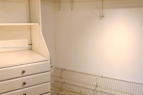 Condo in Aventura, Florida, 2 bedrooms  № 1953133 - photo 15