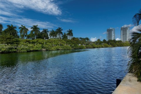 Condo in Aventura, Florida, 2 bedrooms  № 1953133 - photo 28