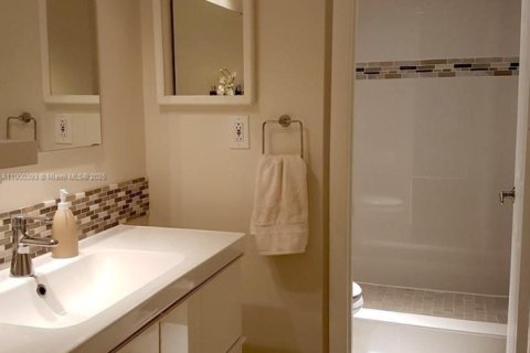 Condo in Aventura, Florida, 2 bedrooms  № 1953133 - photo 19