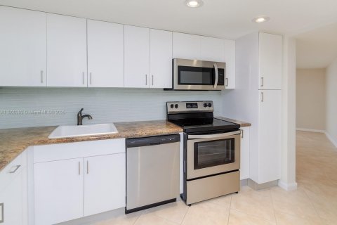 Condo in Aventura, Florida, 2 bedrooms  № 1953133 - photo 1