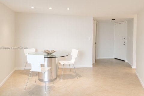 Condo in Aventura, Florida, 2 bedrooms  № 1953133 - photo 4