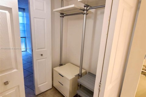 Condo in Aventura, Florida, 2 bedrooms  № 1953133 - photo 16