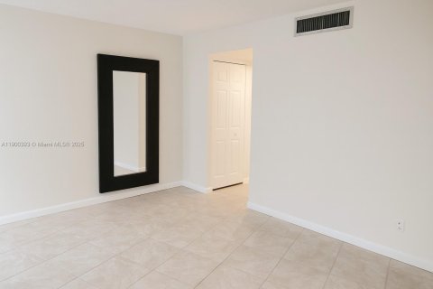 Condo in Aventura, Florida, 2 bedrooms  № 1953133 - photo 12