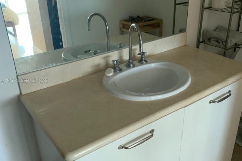 Condominio en venta en Miami Beach, Florida, 1 dormitorio, 75.99 m2 № 2034885 - foto 14