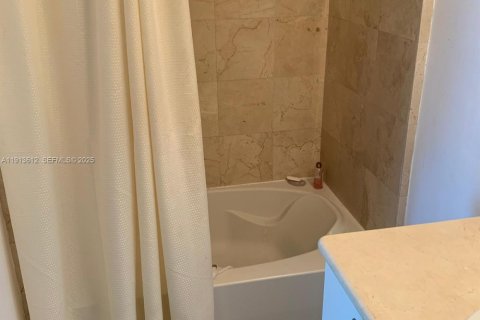 Condominio en venta en Miami Beach, Florida, 1 dormitorio, 75.99 m2 № 2034885 - foto 13