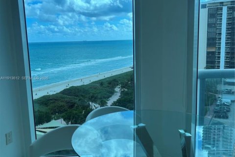 Condominio en venta en Miami Beach, Florida, 1 dormitorio, 75.99 m2 № 2034885 - foto 6