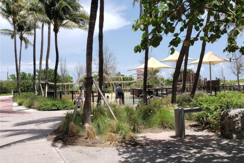 Condominio en venta en Miami Beach, Florida, 1 dormitorio, 75.99 m2 № 2034885 - foto 19
