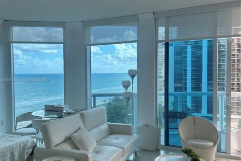 Condominio en venta en Miami Beach, Florida, 1 dormitorio, 75.99 m2 № 2034885 - foto 3