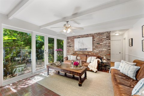 Villa ou maison à vendre à Pinecrest, Floride: 4 chambres, 293.85 m2 № 2265736 - photo 8