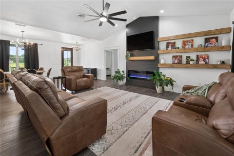 House in Bell, Florida 3 bedrooms, 202.16 sq.m. № 2287289 - photo 6