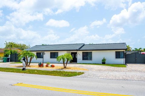 House in Miami, Florida 3 bedrooms, 180.88 sq.m. № 1807590 - photo 2
