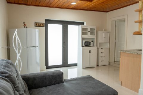 House in Miami, Florida 3 bedrooms, 180.88 sq.m. № 1807590 - photo 17