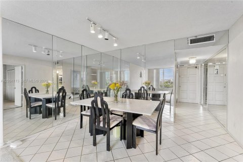 Condo in Pompano Beach, Florida, 1 bedroom  № 2068781 - photo 5