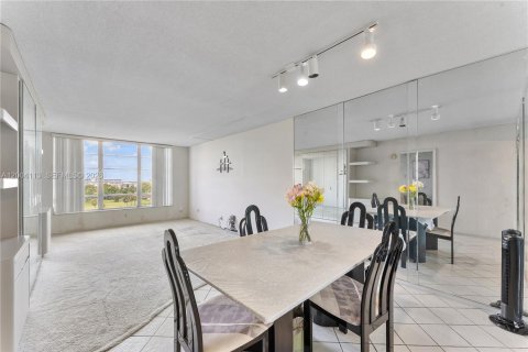 Condo in Pompano Beach, Florida, 1 bedroom  № 2068781 - photo 4