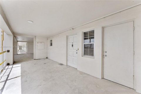 Condo in Pompano Beach, Florida, 1 bedroom  № 2068781