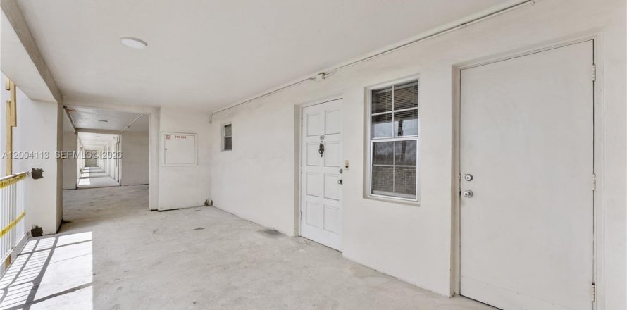 Condo in Pompano Beach, Florida, 1 bedroom  № 2068781