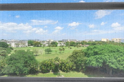 Condo in Pompano Beach, Florida, 1 bedroom  № 2068781 - photo 14